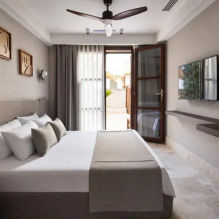 House Sola فندق